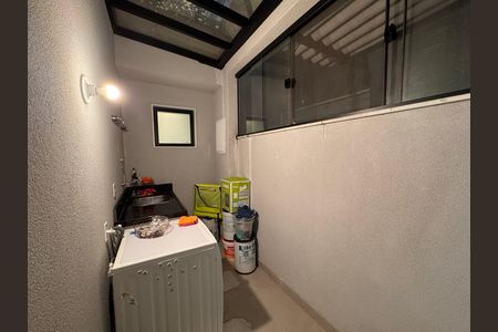 Casa de condomínio à venda com 450m², 4 quartos e 3 vagas Casa de condomínio à venda com 450m², 4 quartos e 3 vagasÁrea de Serviço