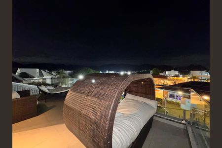 Casa de condomínio à venda com 450m², 4 quartos e 3 vagas Casa de condomínio à venda com 450m², 4 quartos e 3 vagasTerraço