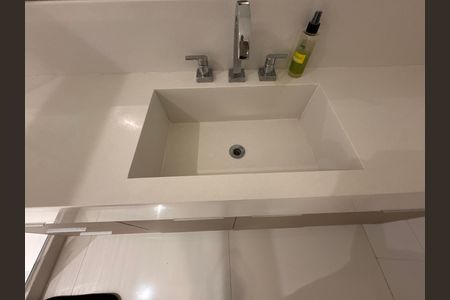 Casa de condomínio à venda com 450m², 4 quartos e 3 vagas Casa de condomínio à venda com 450m², 4 quartos e 3 vagasSuíte 3 - Banheiro