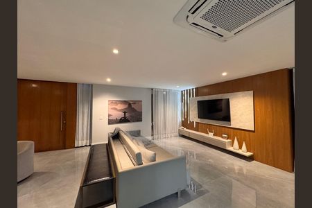 Sala de casa de condomínio para alugar com 4 quartos, 450m² em Recreio dos Bandeirantes, Rio de Janeiro