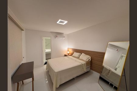 Casa de condomínio à venda com 450m², 4 quartos e 3 vagas Casa de condomínio à venda com 450m², 4 quartos e 3 vagasSuíte 4