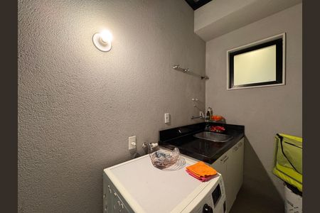 Casa de condomínio à venda com 450m², 4 quartos e 3 vagas Casa de condomínio à venda com 450m², 4 quartos e 3 vagasÁrea de Serviço