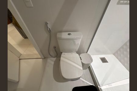 Casa de condomínio à venda com 450m², 4 quartos e 3 vagas Casa de condomínio à venda com 450m², 4 quartos e 3 vagasSuíte 3 - Banheiro