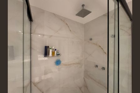 Casa de condomínio à venda com 450m², 4 quartos e 3 vagas Casa de condomínio à venda com 450m², 4 quartos e 3 vagasSuíte 1 - Banheiro