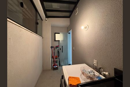 Casa de condomínio à venda com 450m², 4 quartos e 3 vagas Casa de condomínio à venda com 450m², 4 quartos e 3 vagasÁrea de Serviço