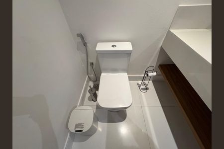 Casa de condomínio à venda com 450m², 4 quartos e 3 vagas Casa de condomínio à venda com 450m², 4 quartos e 3 vagasLavabo