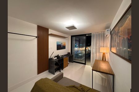 Casa de condomínio à venda com 450m², 4 quartos e 3 vagas Casa de condomínio à venda com 450m², 4 quartos e 3 vagasSuíte 3