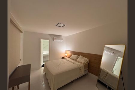 Casa de condomínio à venda com 450m², 4 quartos e 3 vagas Casa de condomínio à venda com 450m², 4 quartos e 3 vagasSuíte 4