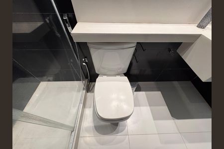 Casa de condomínio à venda com 450m², 4 quartos e 3 vagas Casa de condomínio à venda com 450m², 4 quartos e 3 vagasÁrea externa - Banheiro