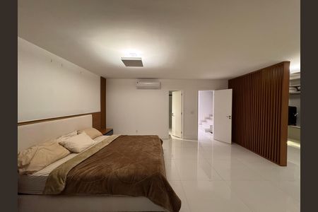 Casa de condomínio à venda com 450m², 4 quartos e 3 vagas Casa de condomínio à venda com 450m², 4 quartos e 3 vagasSuíte 1