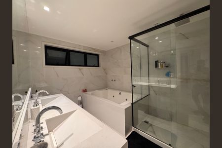 Casa de condomínio à venda com 450m², 4 quartos e 3 vagas Casa de condomínio à venda com 450m², 4 quartos e 3 vagasSuíte 1 - Banheiro