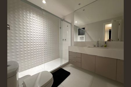 Casa de condomínio à venda com 450m², 4 quartos e 3 vagas Casa de condomínio à venda com 450m², 4 quartos e 3 vagasSuíte 3 - Banheiro