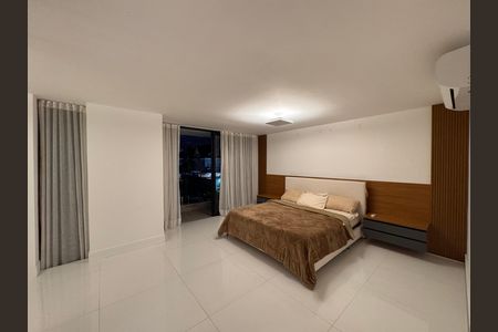 Casa de condomínio à venda com 450m², 4 quartos e 3 vagas Casa de condomínio à venda com 450m², 4 quartos e 3 vagasSuíte 1