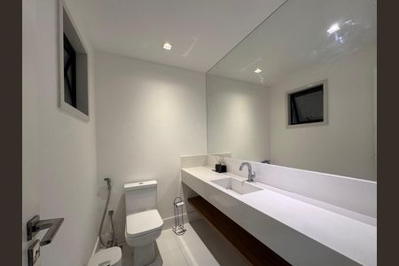 Casa de condomínio à venda com 450m², 4 quartos e 3 vagas Casa de condomínio à venda com 450m², 4 quartos e 3 vagasLavabo