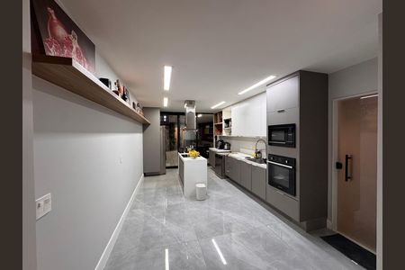 Casa de condomínio à venda com 450m², 4 quartos e 3 vagas Casa de condomínio à venda com 450m², 4 quartos e 3 vagasCozinha