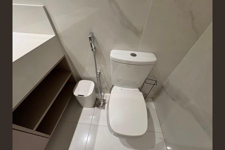 Casa de condomínio à venda com 450m², 4 quartos e 3 vagas Casa de condomínio à venda com 450m², 4 quartos e 3 vagasSuíte 4 - Banheiro