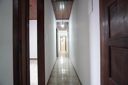 Casa à venda com 350m², 5 quartos e 2 vagasCorredor