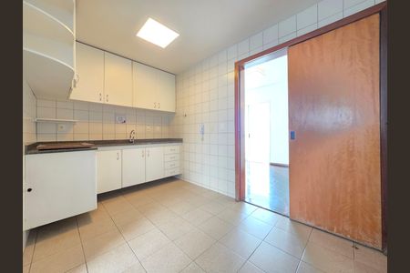 Apartamento à venda com 110m², 3 quartos e 2 vagas Apartamento à venda com 110m², 3 quartos e 2 vagasCozinha