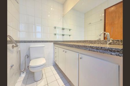 Apartamento à venda com 110m², 3 quartos e 2 vagas Apartamento à venda com 110m², 3 quartos e 2 vagasBanheiro da Suíte