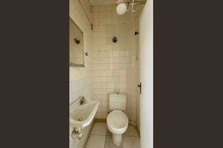 Apartamento à venda com 256m², 4 quartos e 2 vagas Apartamento à venda com 256m², 4 quartos e 2 vagasBanheiro de serviço