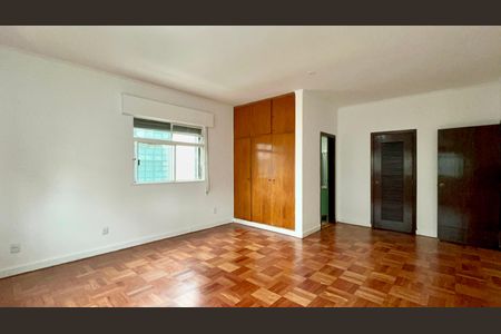 Apartamento à venda com 256m², 4 quartos e 2 vagas Apartamento à venda com 256m², 4 quartos e 2 vagasSuite