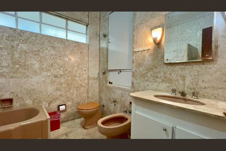 Apartamento à venda com 256m², 4 quartos e 2 vagas Apartamento à venda com 256m², 4 quartos e 2 vagasBanheiro