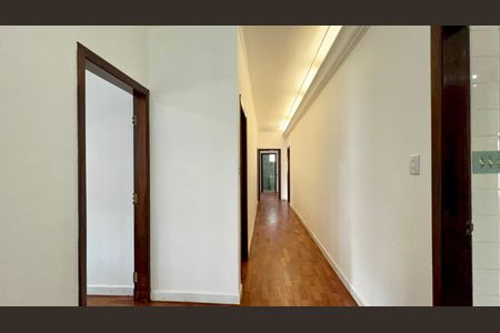 Apartamento à venda com 256m², 4 quartos e 2 vagas Apartamento à venda com 256m², 4 quartos e 2 vagasCorredor