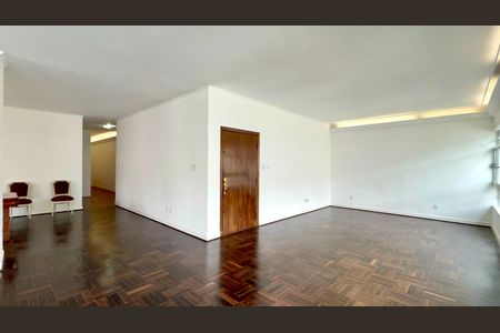 Apartamento à venda com 256m², 4 quartos e 2 vagas Apartamento à venda com 256m², 4 quartos e 2 vagasSala