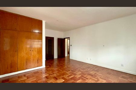 Apartamento à venda com 256m², 4 quartos e 2 vagas Apartamento à venda com 256m², 4 quartos e 2 vagasSuite