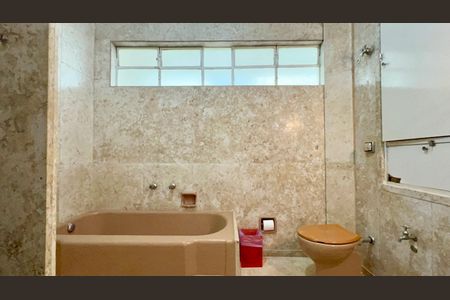 Apartamento à venda com 256m², 4 quartos e 2 vagas Apartamento à venda com 256m², 4 quartos e 2 vagasBanheiro