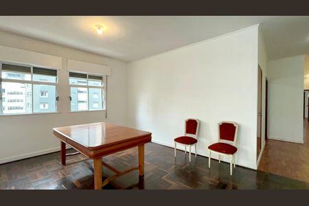 Apartamento à venda com 256m², 4 quartos e 2 vagas Apartamento à venda com 256m², 4 quartos e 2 vagasSala de Jantar