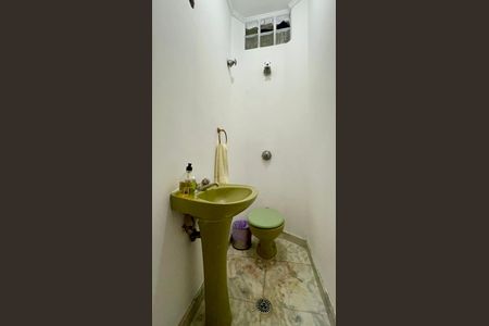 Apartamento à venda com 256m², 4 quartos e 2 vagas Apartamento à venda com 256m², 4 quartos e 2 vagasLavabo