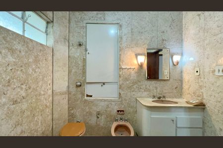 Apartamento à venda com 256m², 4 quartos e 2 vagas Apartamento à venda com 256m², 4 quartos e 2 vagasBanheiro