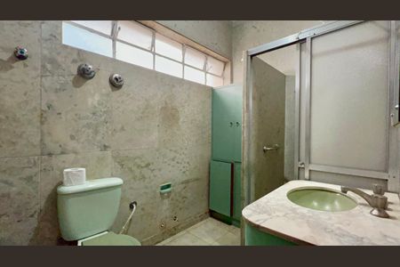 Apartamento à venda com 256m², 4 quartos e 2 vagas Apartamento à venda com 256m², 4 quartos e 2 vagasBanheiro da Suíte