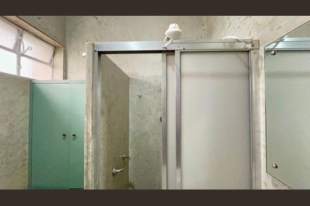 Apartamento à venda com 256m², 4 quartos e 2 vagas Apartamento à venda com 256m², 4 quartos e 2 vagasBanheiro da Suíte
