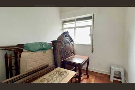 Apartamento à venda com 256m², 4 quartos e 2 vagas Apartamento à venda com 256m², 4 quartos e 2 vagasQuarto de Serviço