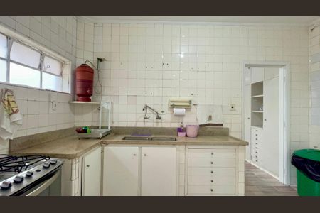 Apartamento à venda com 256m², 4 quartos e 2 vagas Apartamento à venda com 256m², 4 quartos e 2 vagasCozinha