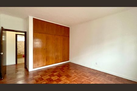 Apartamento à venda com 256m², 4 quartos e 2 vagas Apartamento à venda com 256m², 4 quartos e 2 vagasQuarto 3