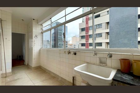 Apartamento à venda com 256m², 4 quartos e 2 vagas Apartamento à venda com 256m², 4 quartos e 2 vagasÁrea de Serviço