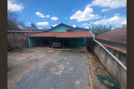 Casa à venda com 240m², 5 quartos e 7 vagasFoto 01