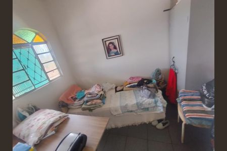 Foto 04 de casa à venda com 5 quartos, 240m² em Califórnia, Belo Horizonte