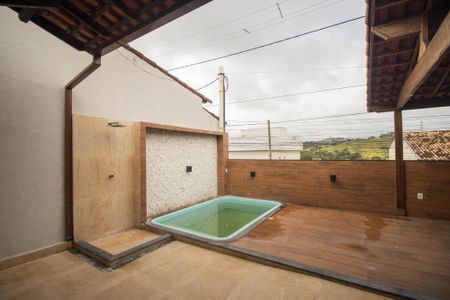 Casa de condomínio para alugar com 78m², 2 quartos e 2 vagas Casa de condomínio para alugar com 78m², 2 quartos e 2 vagasPiscina