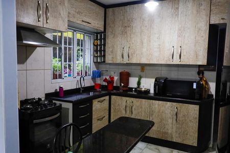 Casa à venda com 190m², 3 quartos e 3 vagas Casa à venda com 190m², 3 quartos e 3 vagasCozinha