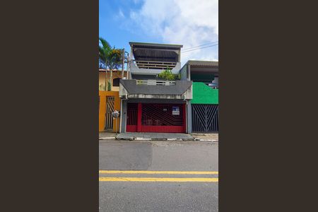 Casa à venda com 190m², 3 quartos e 3 vagas Casa à venda com 190m², 3 quartos e 3 vagasFachada