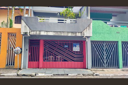 Casa à venda com 190m², 3 quartos e 3 vagas Casa à venda com 190m², 3 quartos e 3 vagasFachada