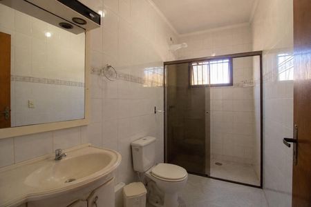 Banheiro de casa para alugar com 2 quartos, 158m² em Azenha, Porto Alegre