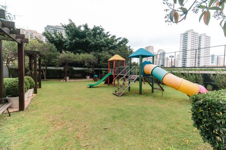 Apartamento à venda com 207m², 3 quartos e 3 vagas Apartamento à venda com 207m², 3 quartos e 3 vagasÁrea comum - Playground