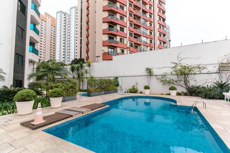 Apartamento à venda com 207m², 3 quartos e 3 vagas Apartamento à venda com 207m², 3 quartos e 3 vagasÁrea comum - Piscina
