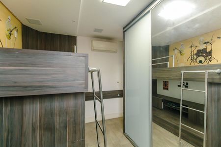 Apartamento à venda com 207m², 3 quartos e 3 vagas Apartamento à venda com 207m², 3 quartos e 3 vagasQuarto 1 - Suíte