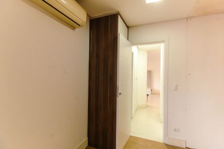 Apartamento à venda com 207m², 3 quartos e 3 vagas Apartamento à venda com 207m², 3 quartos e 3 vagasQuarto 2